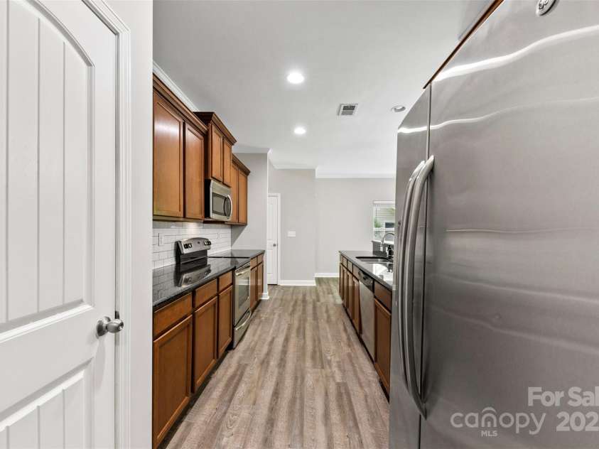 8505 Loxton Circle, Charlotte, NC 28214.  MLS# CAR4255113, YatesRealty ID 13481. 