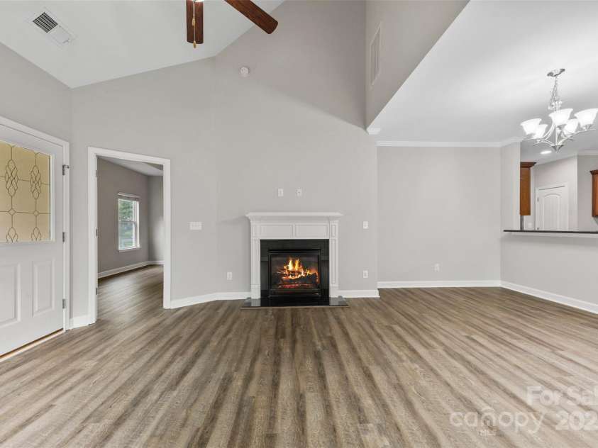 8505 Loxton Circle, Charlotte, NC 28214.  MLS# CAR4255113, YatesRealty ID 13481. 