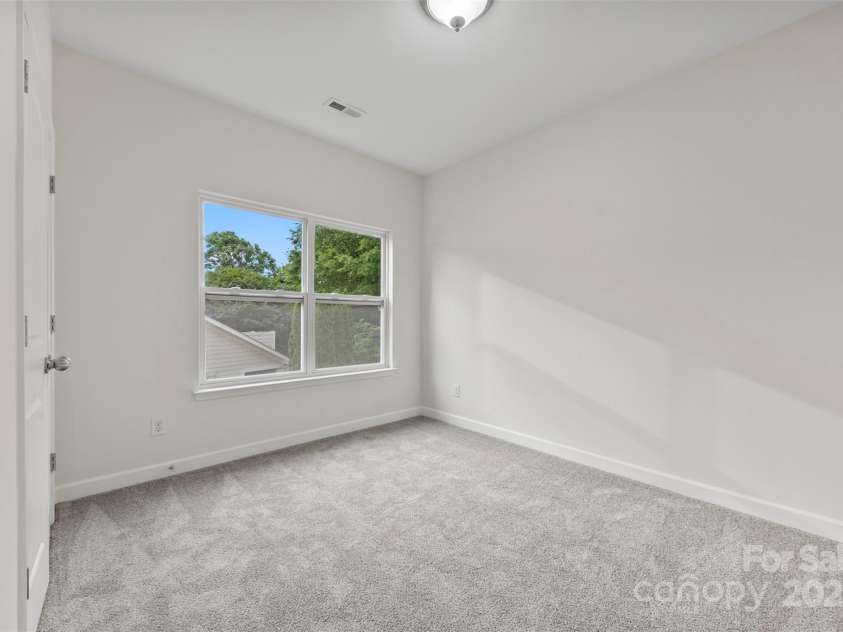 8505 Loxton Circle, Charlotte, NC 28214.  MLS# CAR4255113, YatesRealty ID 13481. 