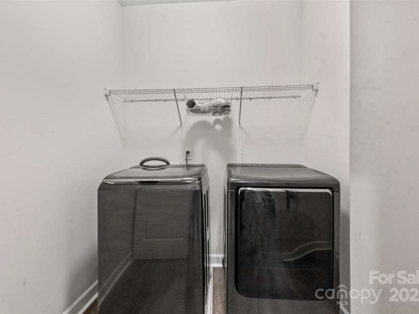 8505 Loxton Circle, Charlotte, NC 28214.  MLS# CAR4255113, YatesRealty ID 13481. 