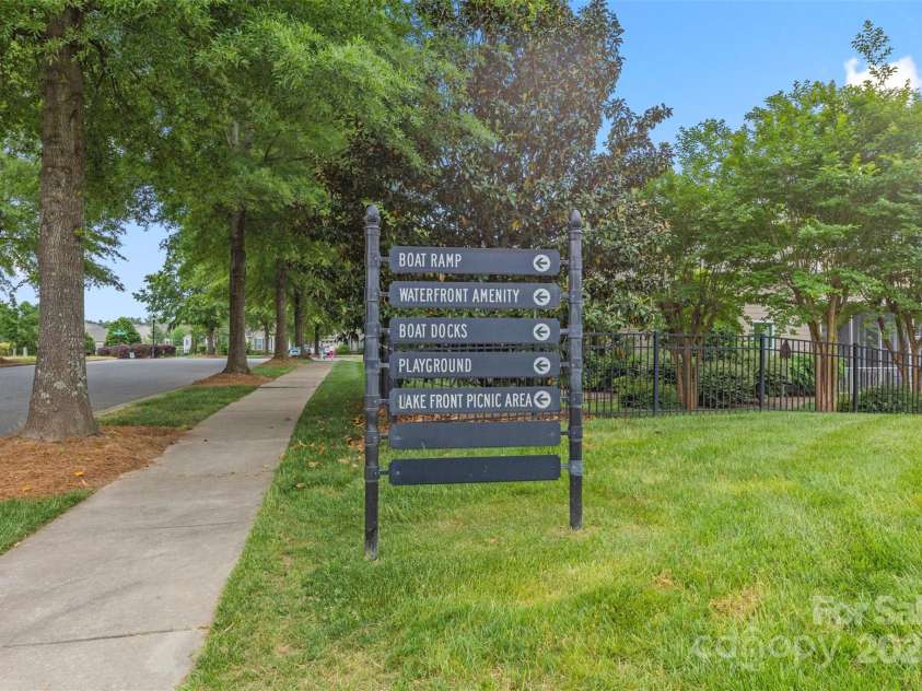 8505 Loxton Circle, Charlotte, NC 28214.  MLS# CAR4255113, YatesRealty ID 13481. 