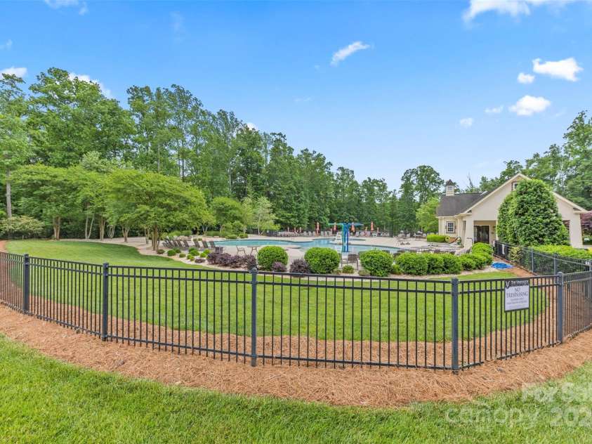 8505 Loxton Circle, Charlotte, NC 28214.  MLS# CAR4255113, YatesRealty ID 13481. 