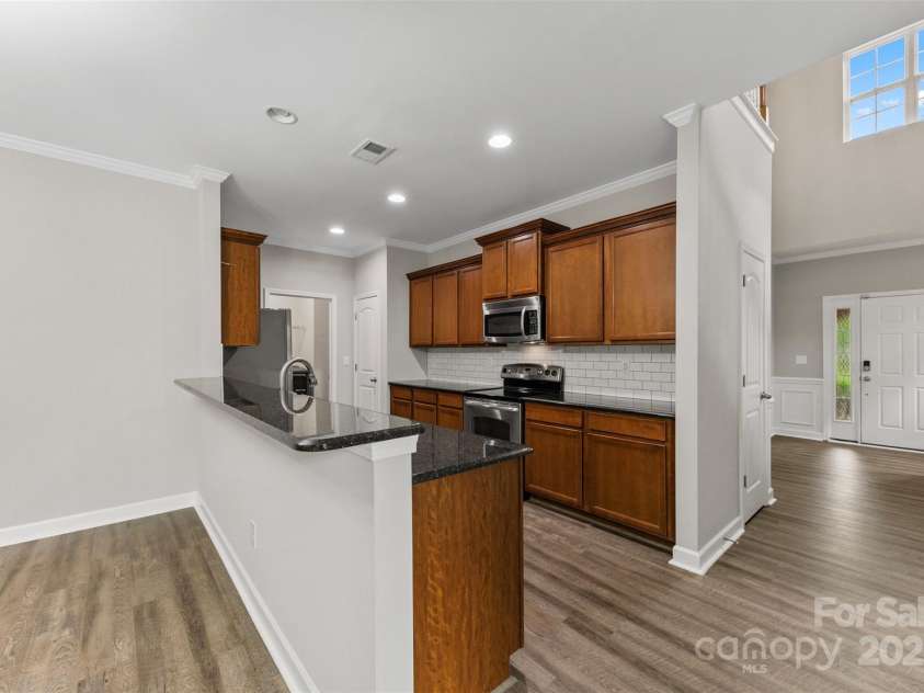 8505 Loxton Circle, Charlotte, NC 28214.  MLS# CAR4255113, YatesRealty ID 13481. 