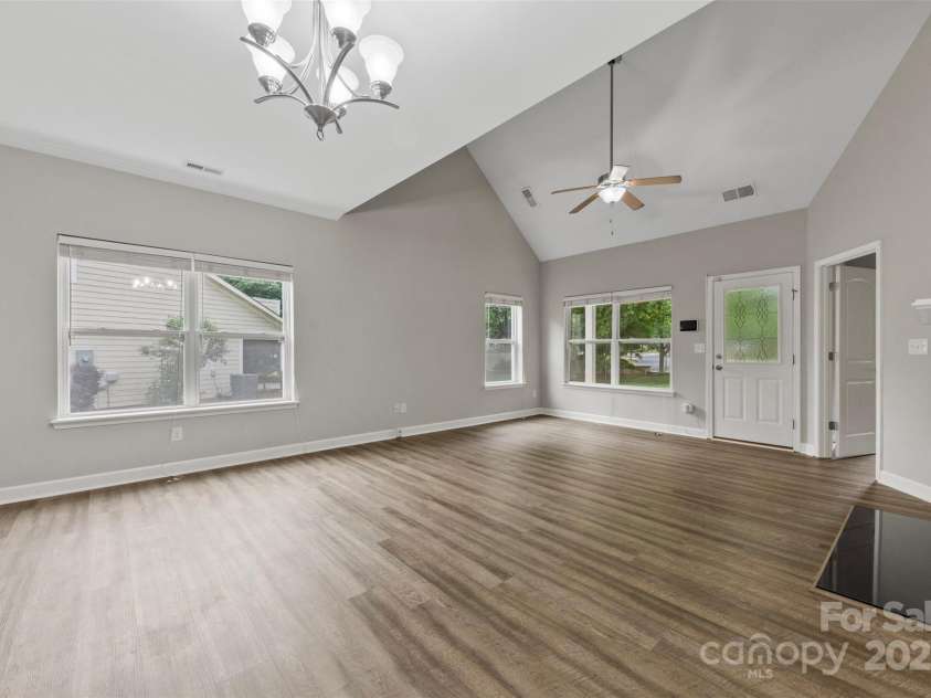 8505 Loxton Circle, Charlotte, NC 28214.  MLS# CAR4255113, YatesRealty ID 13481. 