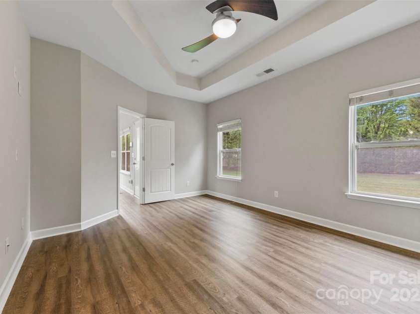 8505 Loxton Circle, Charlotte, NC 28214.  MLS# CAR4255113, YatesRealty ID 13481. 