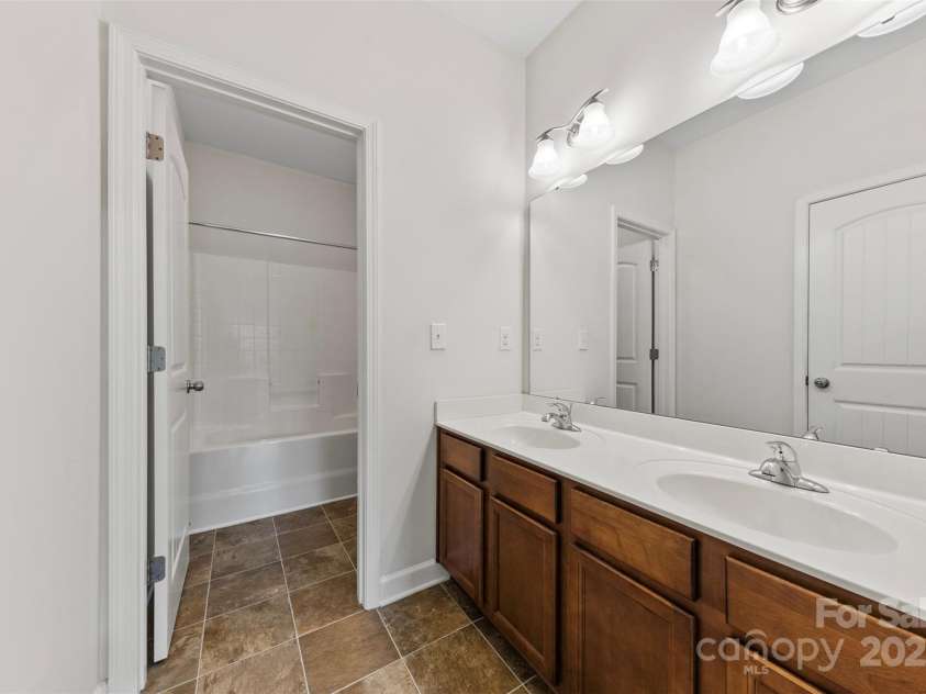 8505 Loxton Circle, Charlotte, NC 28214.  MLS# CAR4255113, YatesRealty ID 13481. 