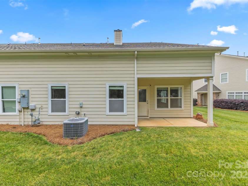 8505 Loxton Circle, Charlotte, NC 28214.  MLS# CAR4255113, YatesRealty ID 13481. 