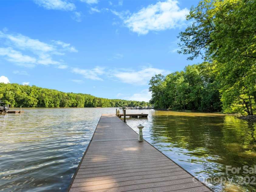 8505 Loxton Circle, Charlotte, NC 28214.  MLS# CAR4255113, YatesRealty ID 13481. 