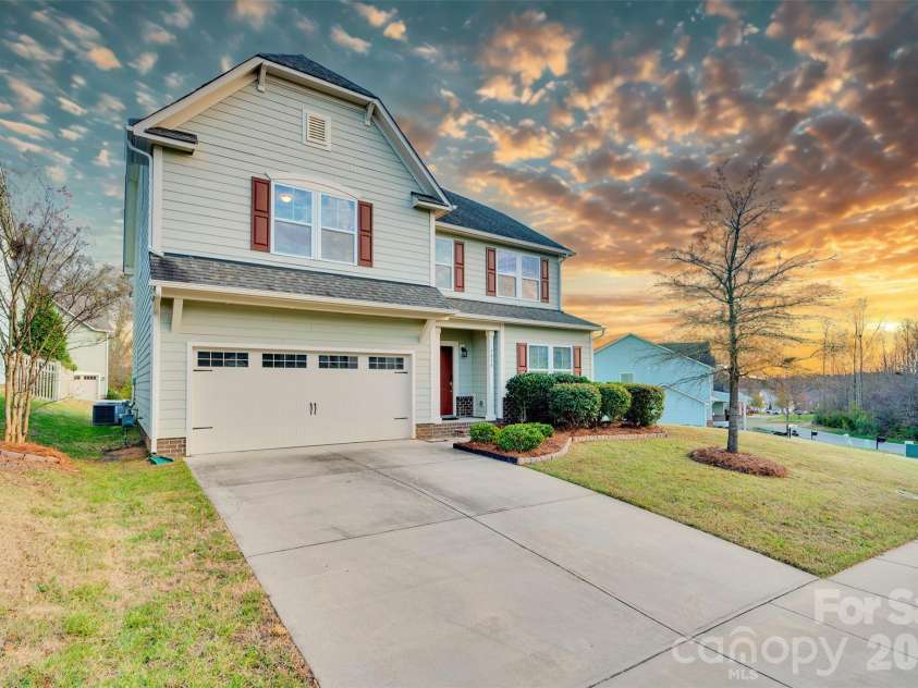 5054 Stonehill Lane, Matthews, NC 28104.  MLS# CAR4328292, YatesRealty ID 13482. 