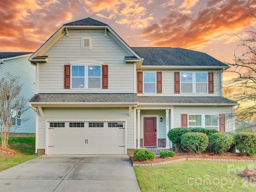 5054 Stonehill Lane, Matthews, NC 28104.  MLS# CAR4328292, YatesRealty ID 13482. 