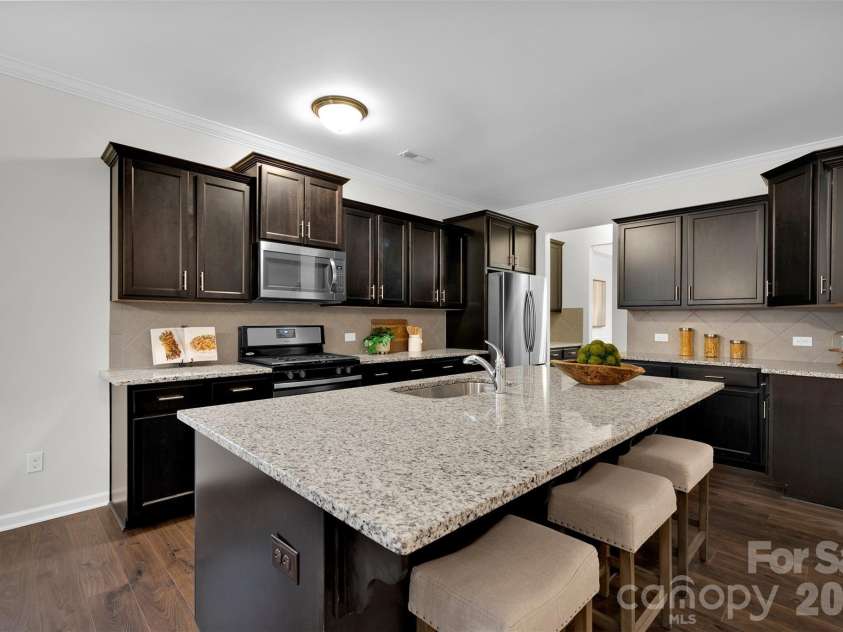 5054 Stonehill Lane, Matthews, NC 28104.  MLS# CAR4328292, YatesRealty ID 13482. 