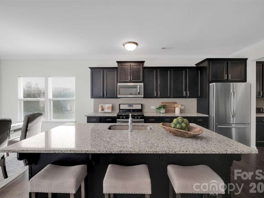 5054 Stonehill Lane, Matthews, NC 28104.  MLS# CAR4328292, YatesRealty ID 13482. 