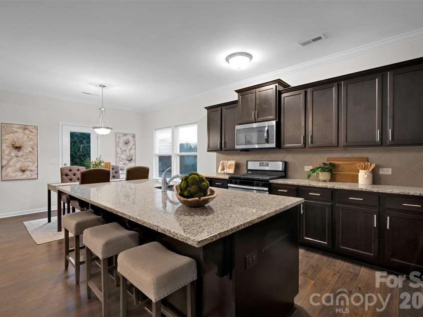 5054 Stonehill Lane, Matthews, NC 28104.  MLS# CAR4328292, YatesRealty ID 13482. 