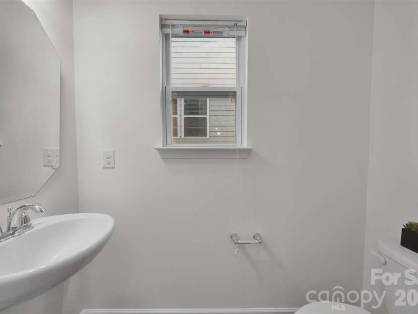 5054 Stonehill Lane, Matthews, NC 28104.  MLS# CAR4328292, YatesRealty ID 13482. 