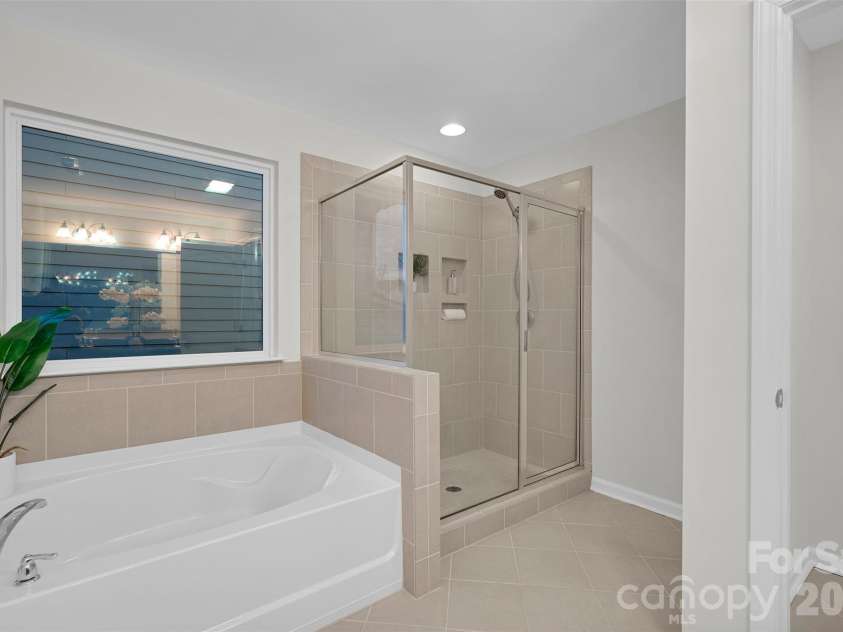 5054 Stonehill Lane, Matthews, NC 28104.  MLS# CAR4328292, YatesRealty ID 13482. 