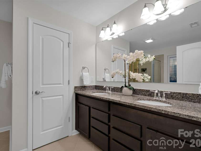 5054 Stonehill Lane, Matthews, NC 28104.  MLS# CAR4328292, YatesRealty ID 13482. 
