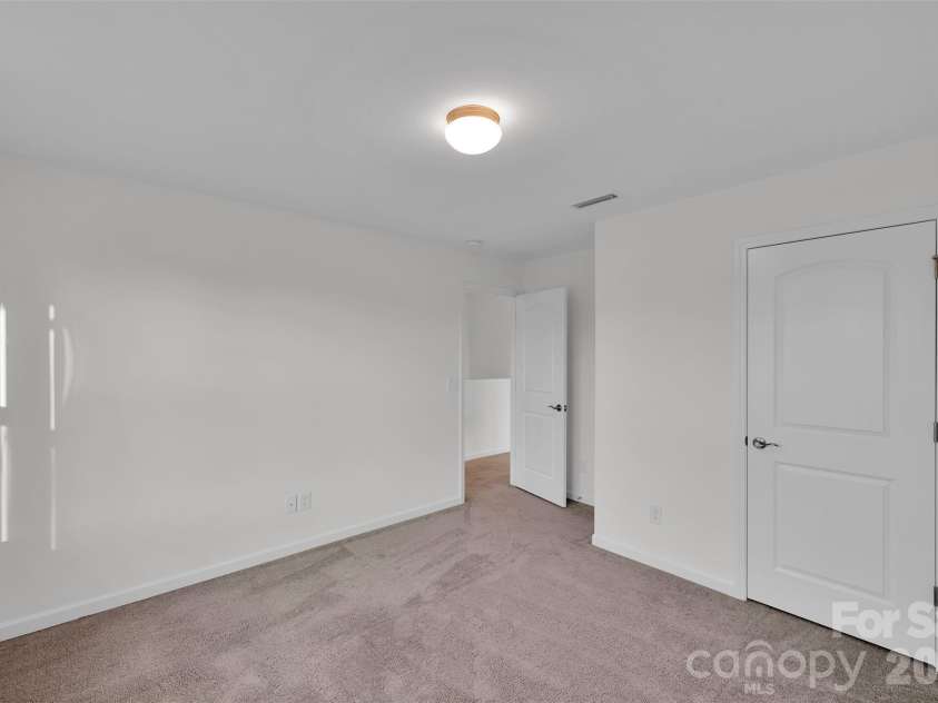 5054 Stonehill Lane, Matthews, NC 28104.  MLS# CAR4328292, YatesRealty ID 13482. 