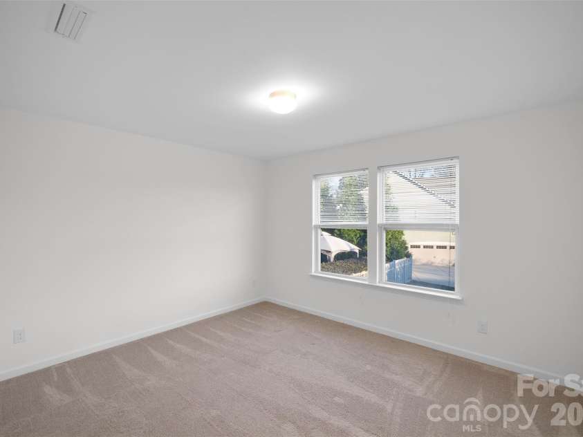 5054 Stonehill Lane, Matthews, NC 28104.  MLS# CAR4328292, YatesRealty ID 13482. 