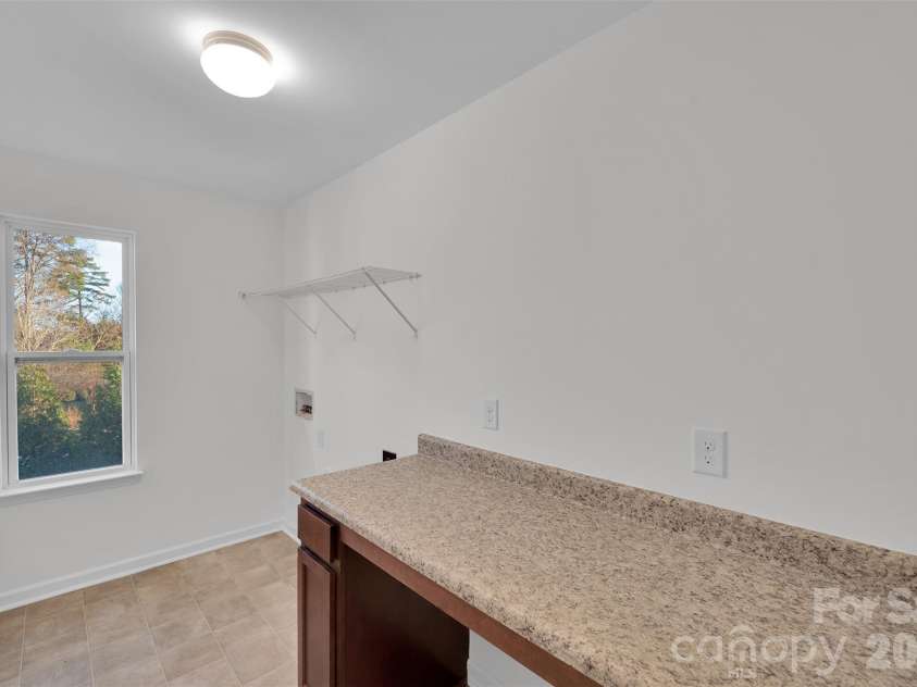 5054 Stonehill Lane, Matthews, NC 28104.  MLS# CAR4328292, YatesRealty ID 13482. 