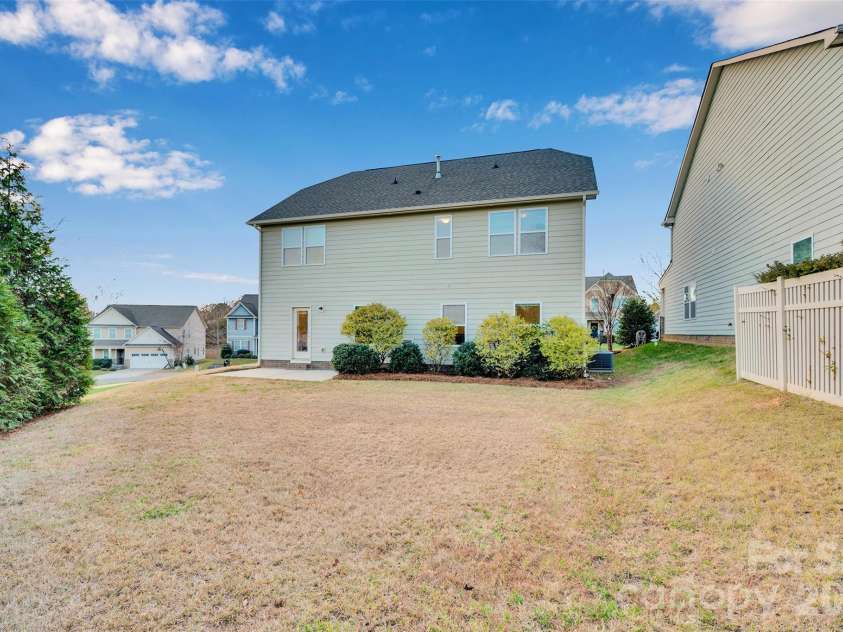 5054 Stonehill Lane, Matthews, NC 28104.  MLS# CAR4328292, YatesRealty ID 13482. 