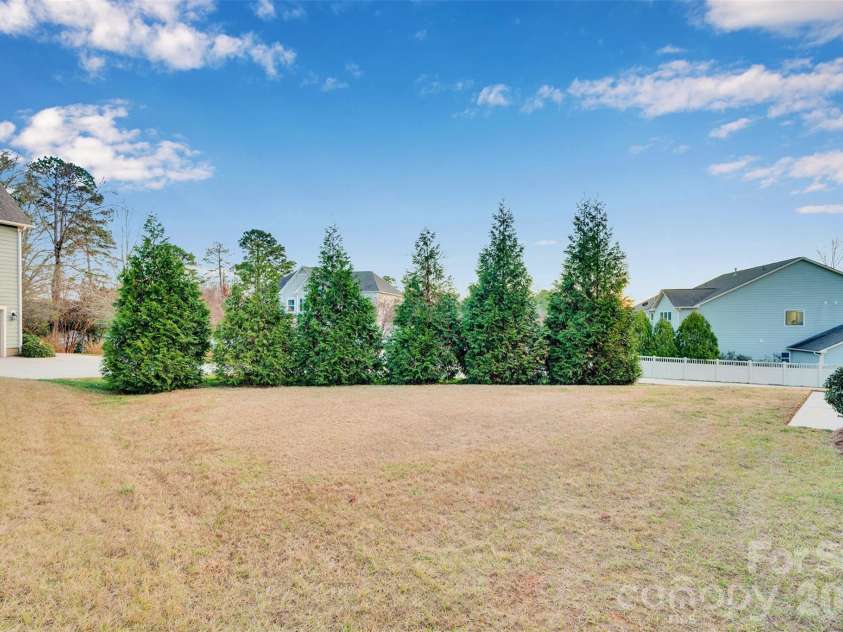 5054 Stonehill Lane, Matthews, NC 28104.  MLS# CAR4328292, YatesRealty ID 13482. 