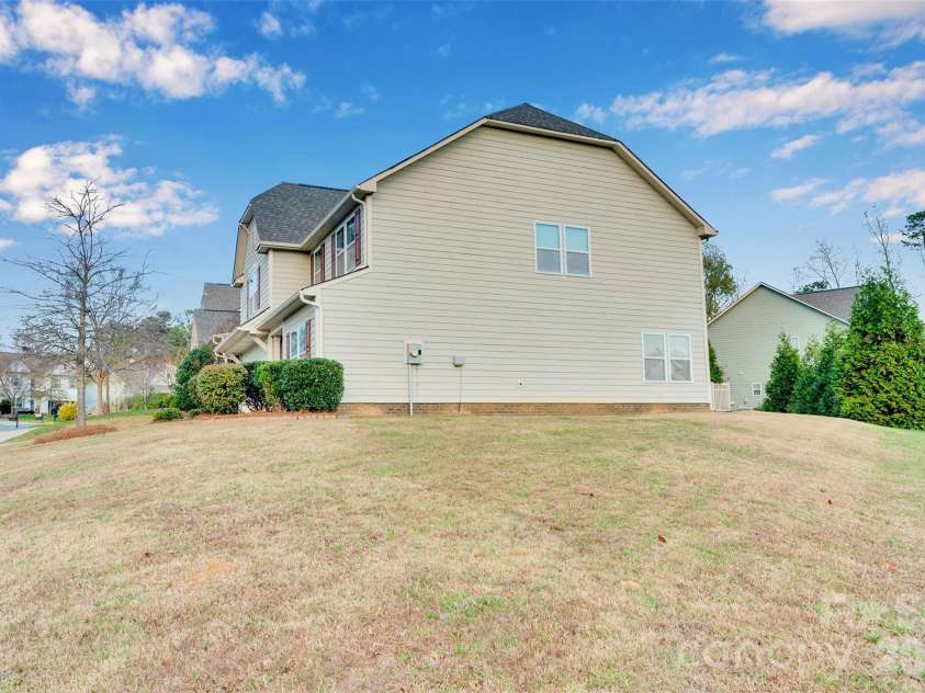 5054 Stonehill Lane, Matthews, NC 28104.  MLS# CAR4328292, YatesRealty ID 13482. 