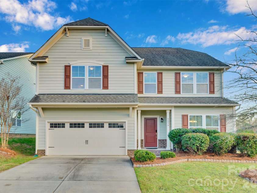 5054 Stonehill Lane, Matthews, NC 28104.  MLS# CAR4328292, YatesRealty ID 13482. 