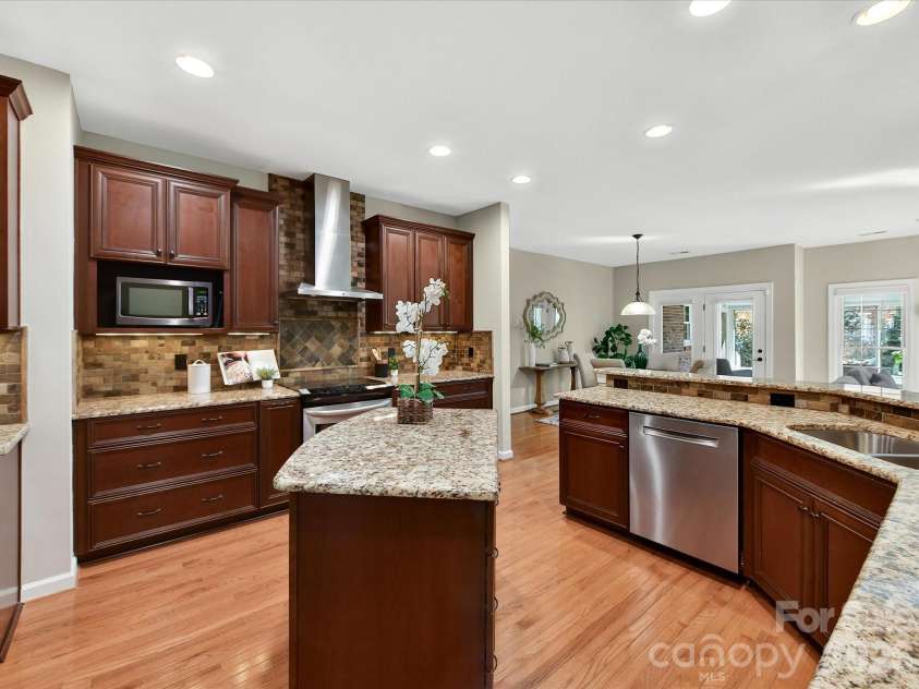 6711 Lyndonville Drive, Charlotte, NC 28277.  MLS# CAR4351058, YatesRealty ID 13482. 