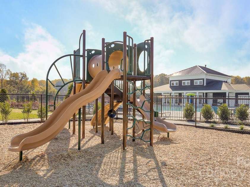 8073 Kennesaw Drive, Gastonia, NC 28056.  MLS# CAR4231578, YatesRealty ID 13484. 