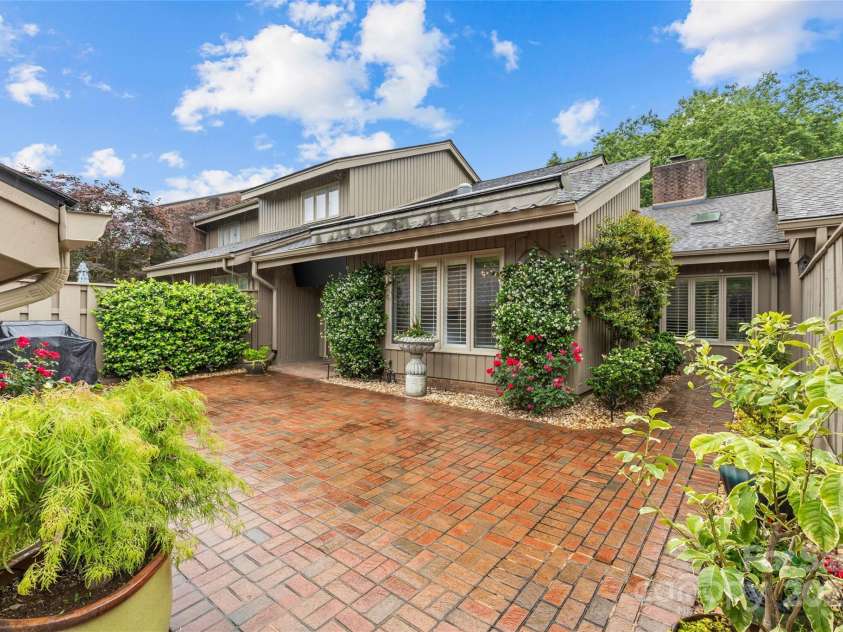 5306 Sandtrap Lane, Charlotte, NC 28226.  MLS# CAR4249354, YatesRealty ID 13485. 