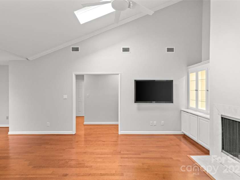 5306 Sandtrap Lane, Charlotte, NC 28226.  MLS# CAR4249354, YatesRealty ID 13485. 