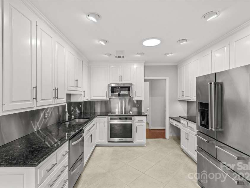 5306 Sandtrap Lane, Charlotte, NC 28226.  MLS# CAR4249354, YatesRealty ID 13485. 