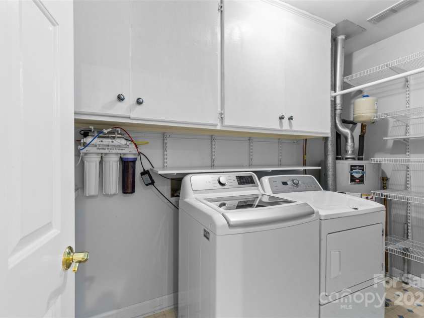 5306 Sandtrap Lane, Charlotte, NC 28226.  MLS# CAR4249354, YatesRealty ID 13485. 