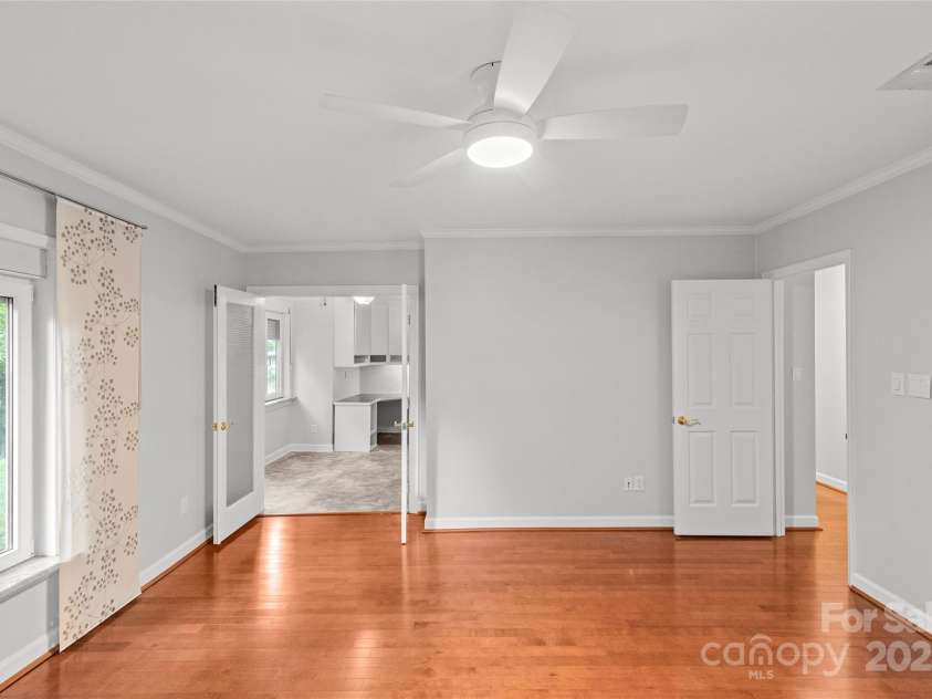 5306 Sandtrap Lane, Charlotte, NC 28226.  MLS# CAR4249354, YatesRealty ID 13485. 