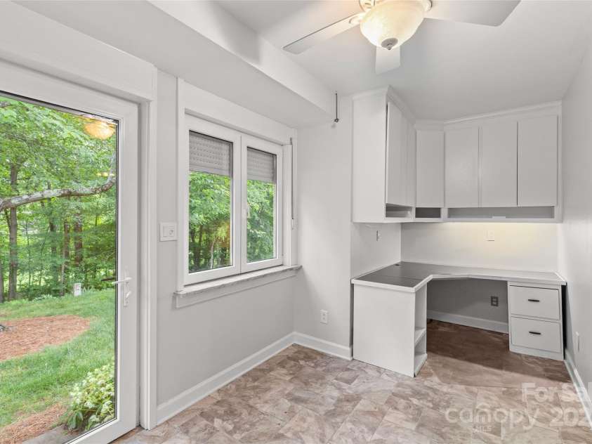 5306 Sandtrap Lane, Charlotte, NC 28226.  MLS# CAR4249354, YatesRealty ID 13485. 