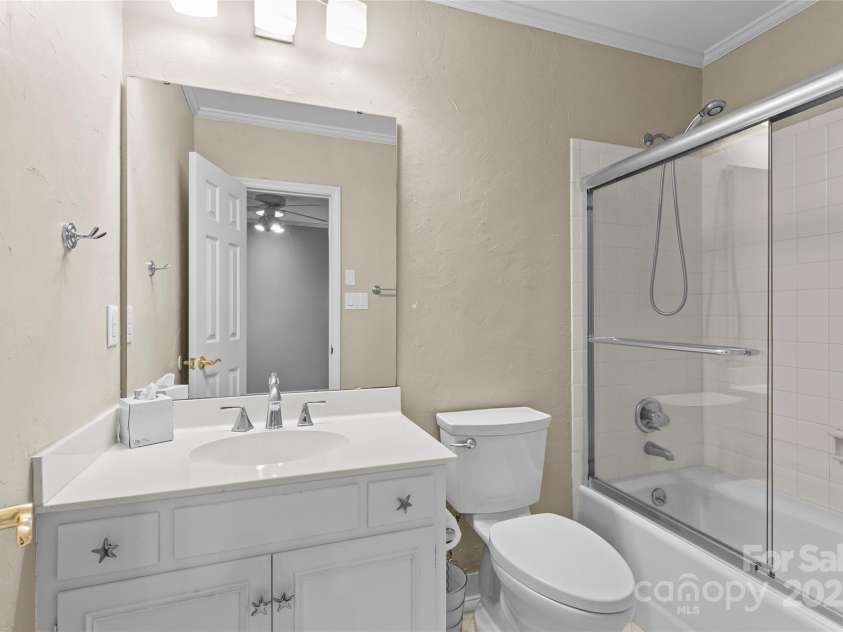 5306 Sandtrap Lane, Charlotte, NC 28226.  MLS# CAR4249354, YatesRealty ID 13485. 