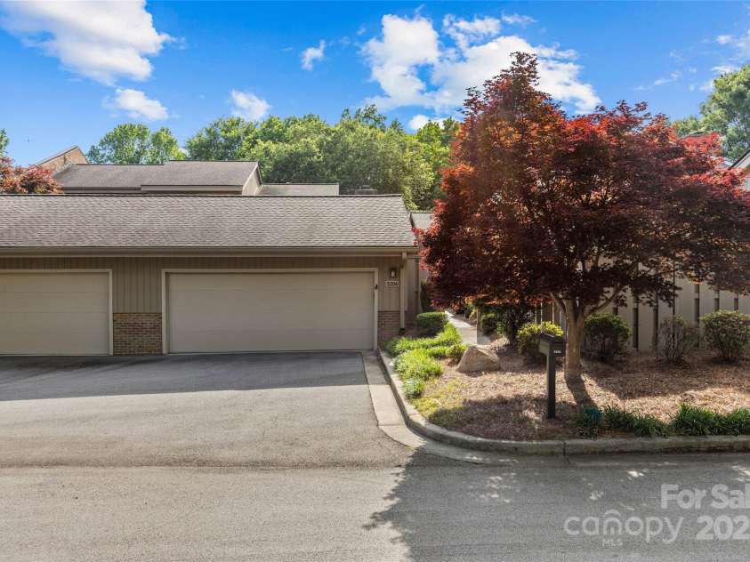 5306 Sandtrap Lane, Charlotte, NC 28226.  MLS# CAR4249354, YatesRealty ID 13485. 