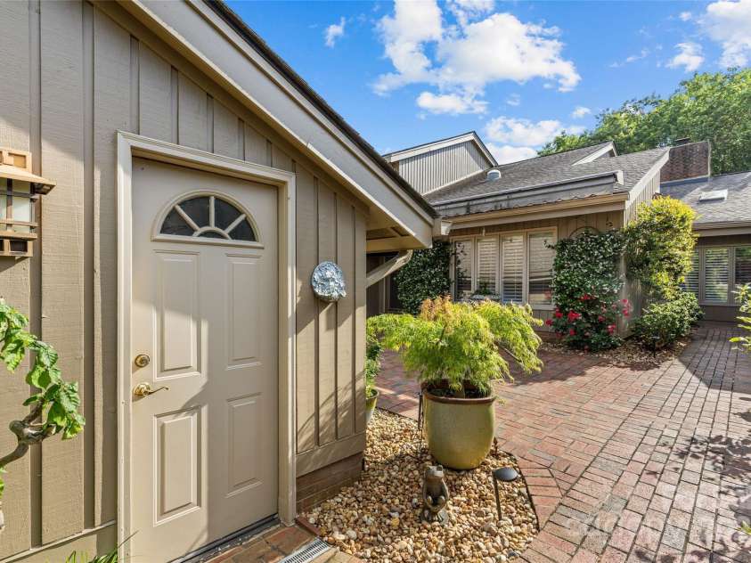 5306 Sandtrap Lane, Charlotte, NC 28226.  MLS# CAR4249354, YatesRealty ID 13485. 