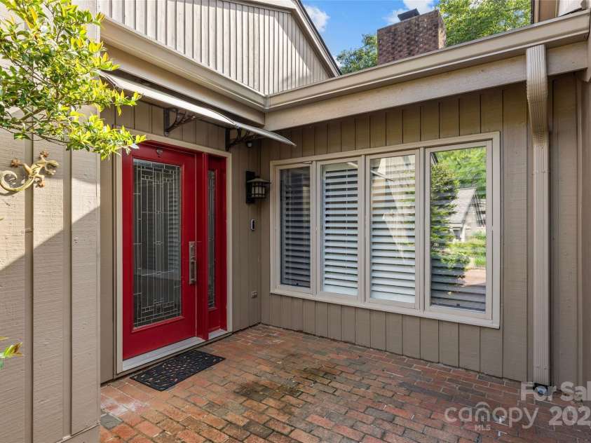 5306 Sandtrap Lane, Charlotte, NC 28226.  MLS# CAR4249354, YatesRealty ID 13485. 