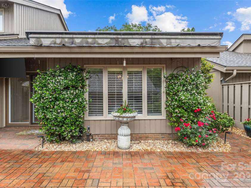 5306 Sandtrap Lane, Charlotte, NC 28226.  MLS# CAR4249354, YatesRealty ID 13485. 