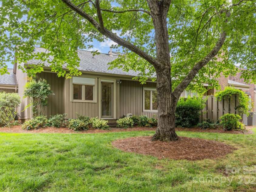 5306 Sandtrap Lane, Charlotte, NC 28226.  MLS# CAR4249354, YatesRealty ID 13485. 