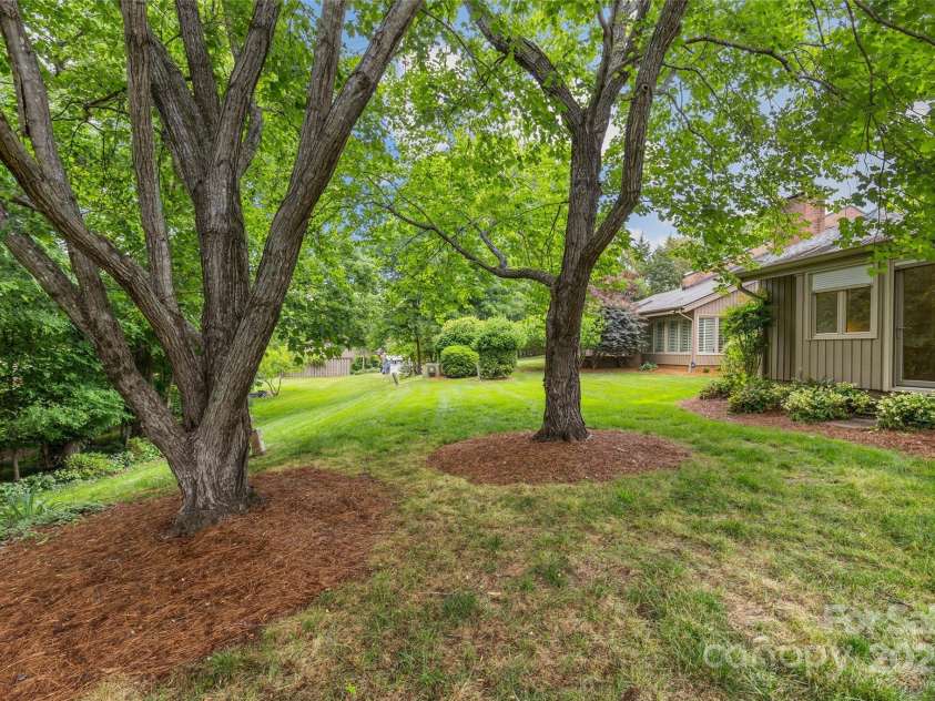 5306 Sandtrap Lane, Charlotte, NC 28226.  MLS# CAR4249354, YatesRealty ID 13485. 