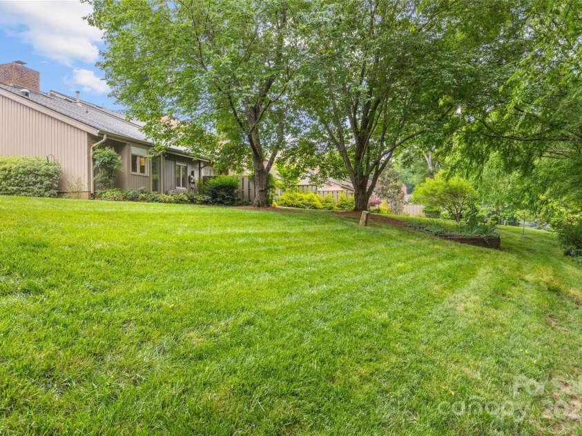 5306 Sandtrap Lane, Charlotte, NC 28226.  MLS# CAR4249354, YatesRealty ID 13485. 