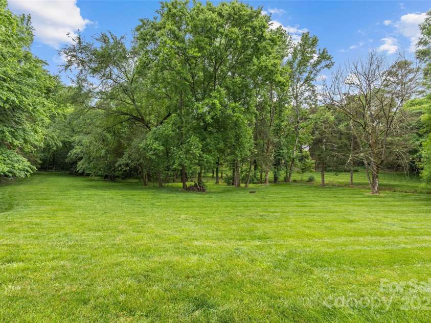 5306 Sandtrap Lane, Charlotte, NC 28226.  MLS# CAR4249354, YatesRealty ID 13485. 