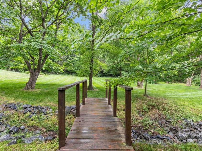 5306 Sandtrap Lane, Charlotte, NC 28226.  MLS# CAR4249354, YatesRealty ID 13485. 