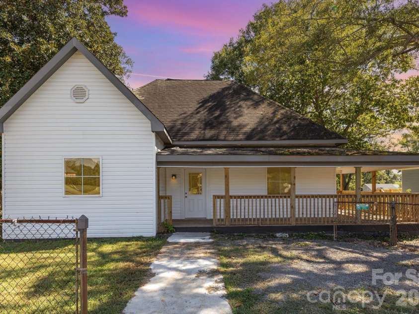 1205 Lafayette Street, Shelby, NC 28152.  MLS# CAR4309488, YatesRealty ID 13487. 