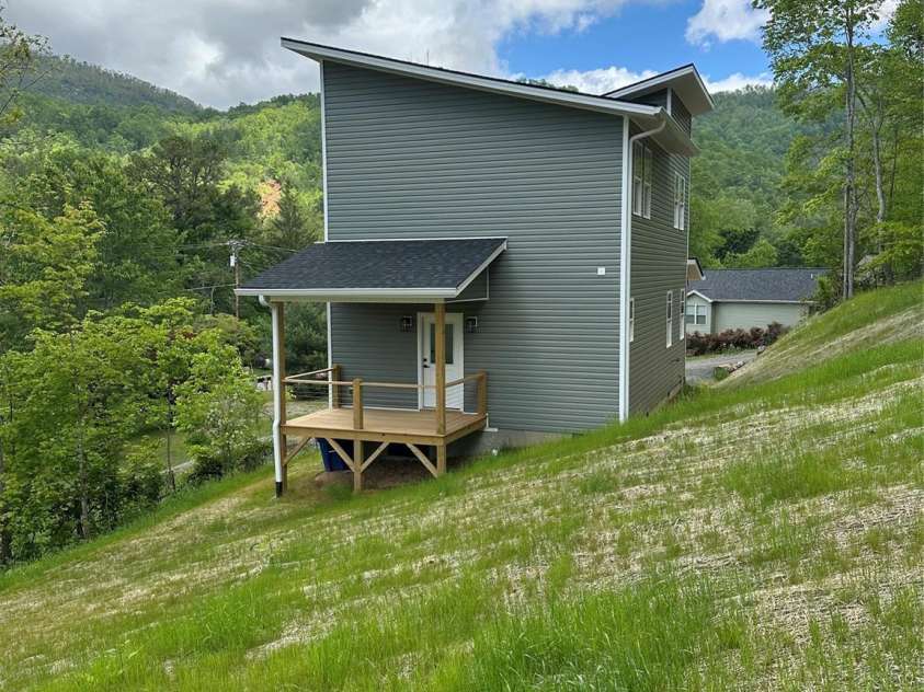 7 Jetts Ridge Drive, Swannanoa, NC 28778.  MLS# CAR4222038, YatesRealty ID 13487. 