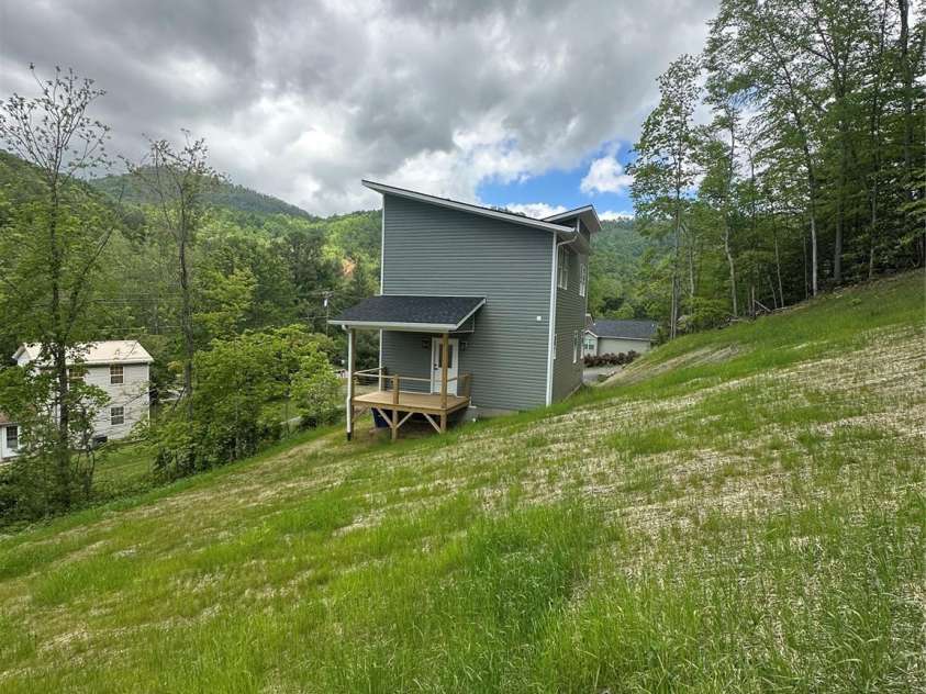 7 Jetts Ridge Drive, Swannanoa, NC 28778.  MLS# CAR4222038, YatesRealty ID 13487. 