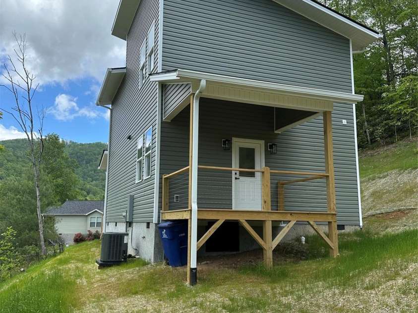 7 Jetts Ridge Drive, Swannanoa, NC 28778.  MLS# CAR4222038, YatesRealty ID 13487. 