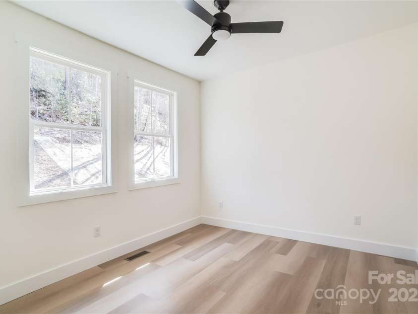 7 Jetts Ridge Drive, Swannanoa, NC 28778.  MLS# CAR4222038, YatesRealty ID 13487. Bedroom 3